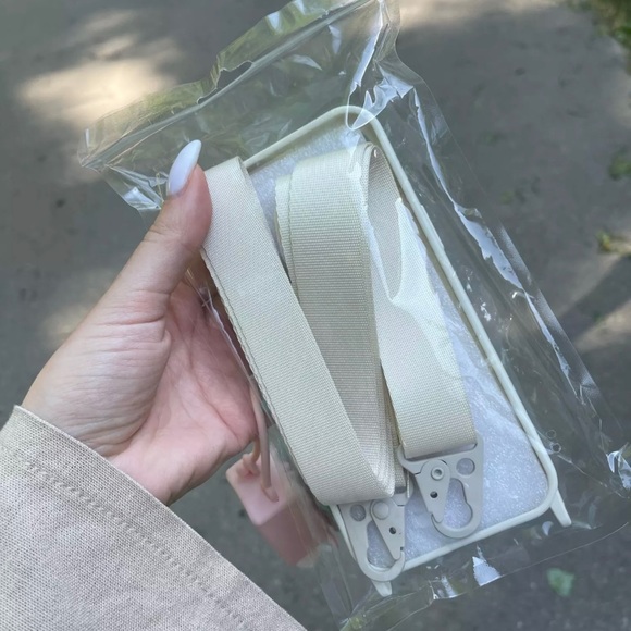 NWOT Crossbody Necklace Strap Silicone Phone Case - Picture 3 of 7